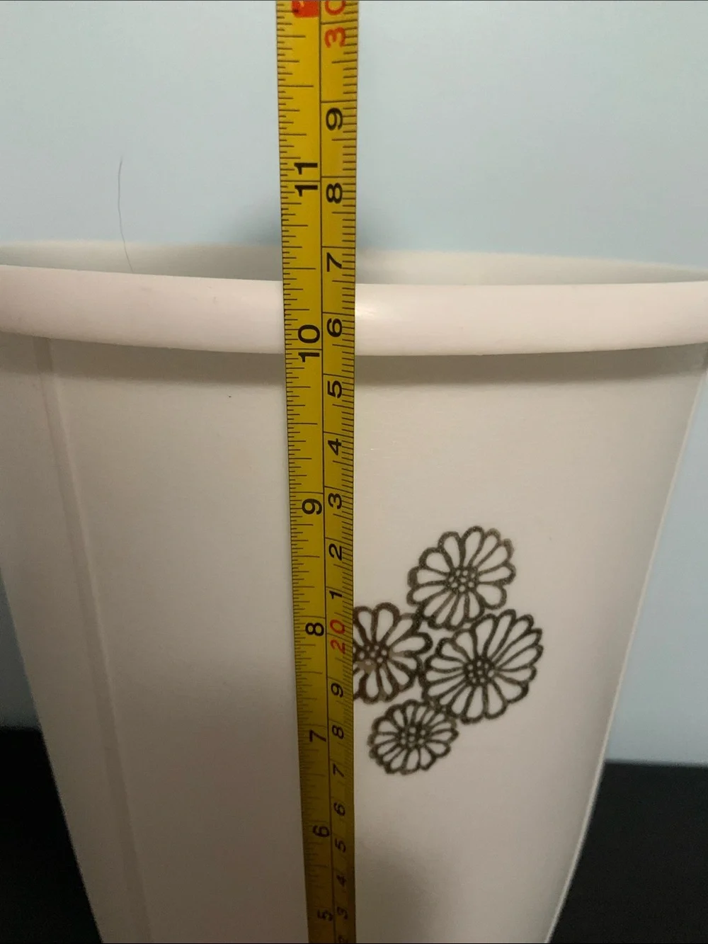 Vintage Rubbermaid White Gold Daisy Flower Trash Can Wastebasket  #2940